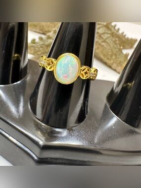 White Opal Oval Ring - Gold tone - Lucky coin